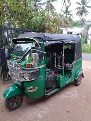 Bajaj RE Three Wheeler 2017