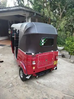Bajaj RE 205 2015