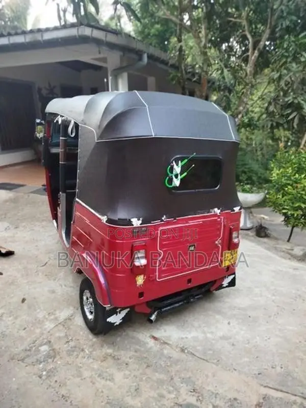 Bajaj RE 205 2015