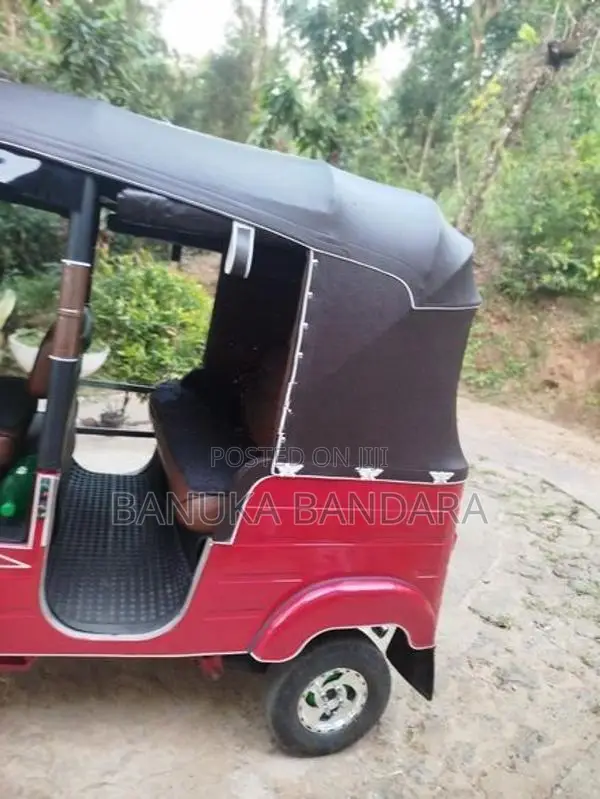 Bajaj RE 205 2015