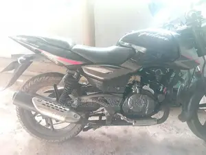 Bajaj Pulsar 180 2015