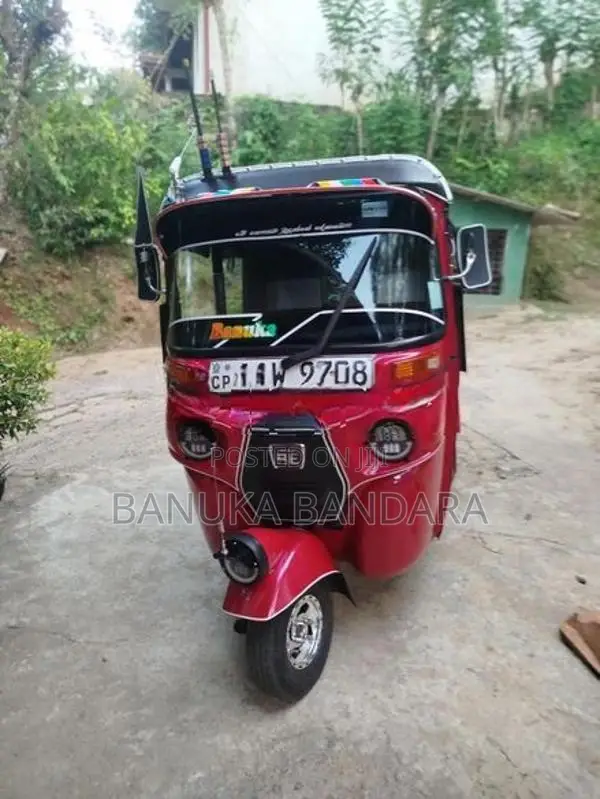 Bajaj RE 205 2015