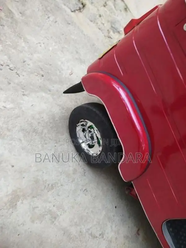 Bajaj RE 205 2015