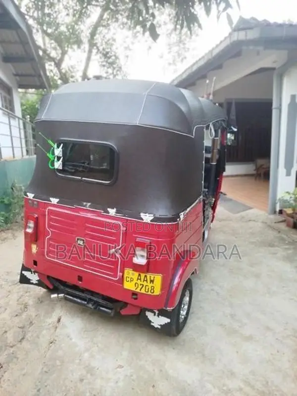 Bajaj RE 205 2015