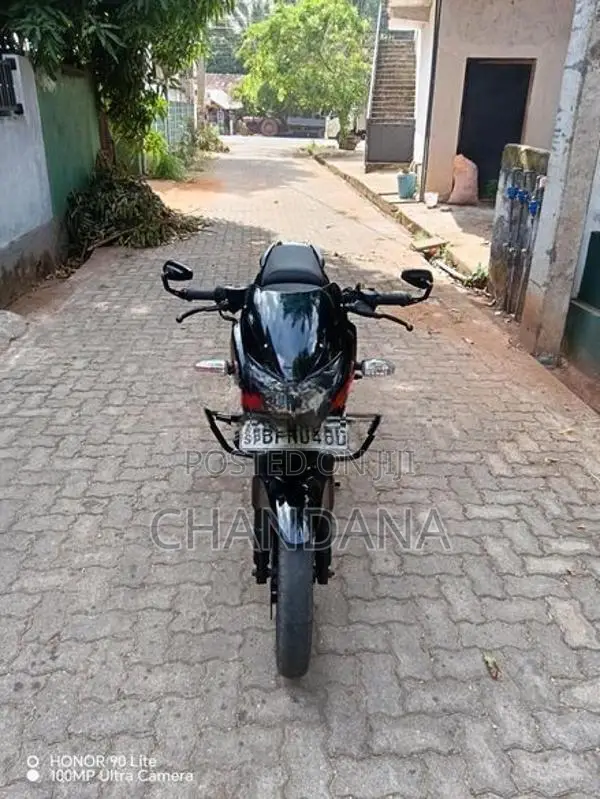Bajaj Pulsar 180 Double Disc 2017