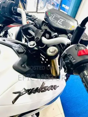 Bajaj Pulsar N160 premium 2026