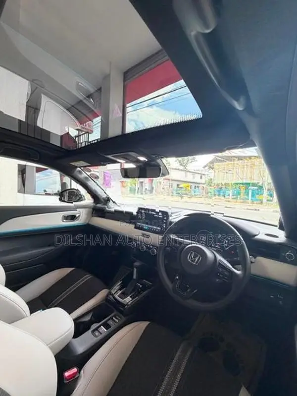 Honda Vezel Z PLAY PREMIUM 2024