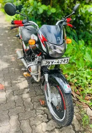 Bajaj CT100 Black Red 2012