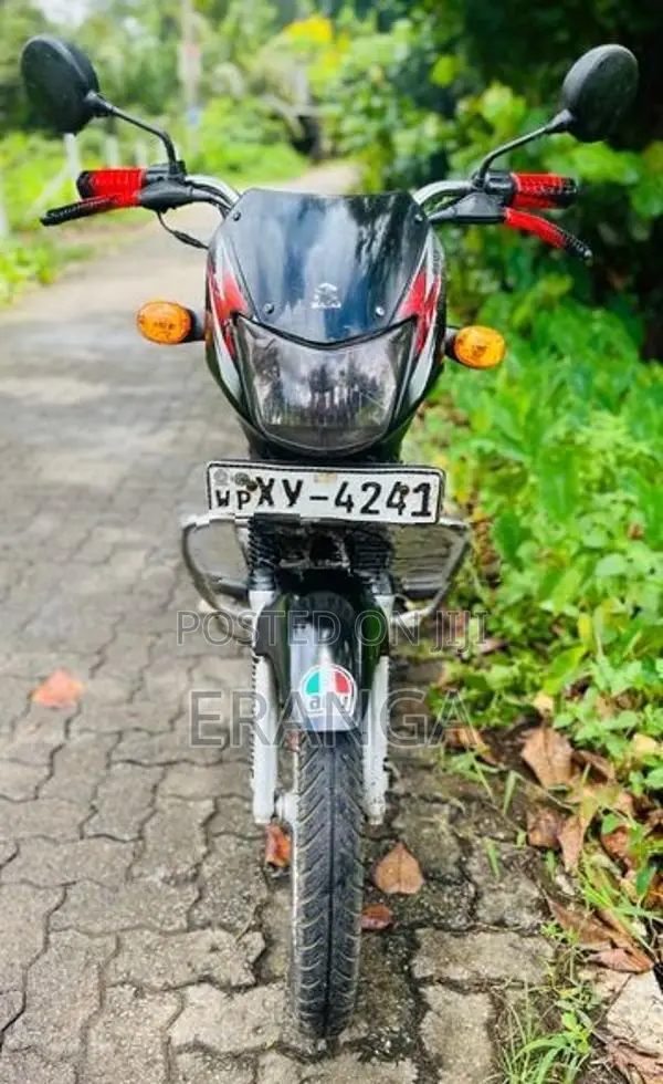 Bajaj CT100 Black Red 2012