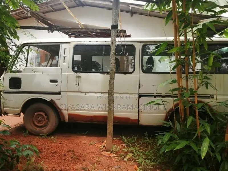 Nissan Caravan 1983