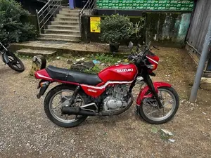 Suzuki GS 125 2000