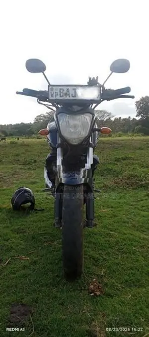 Yamaha FZ S චේන් ස්පොකට් දමා ඇත. 2013