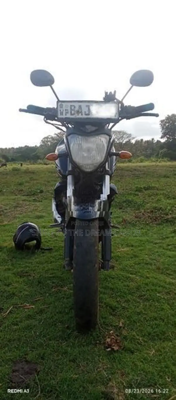 Yamaha FZ S චේන් ස්පොකට් දමා ඇත. 2013