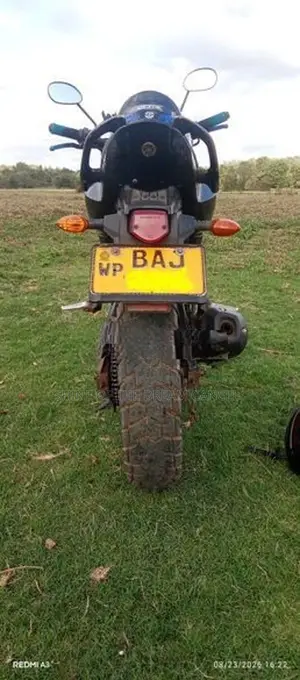 Yamaha FZ S චේන් ස්පොකට් දමා ඇත. 2013