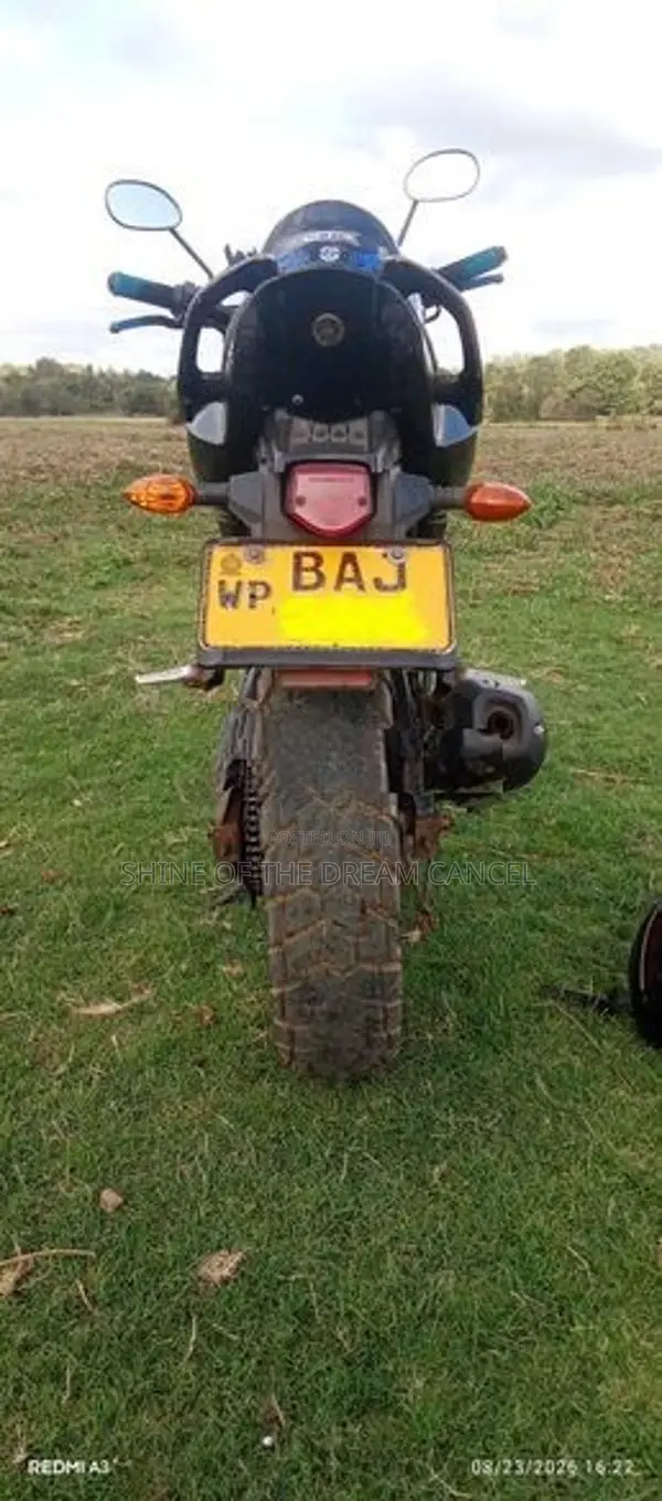 Yamaha FZ S චේන් ස්පොකට් දමා ඇත. 2013