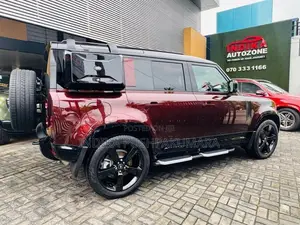 Land Rover Defender 2025