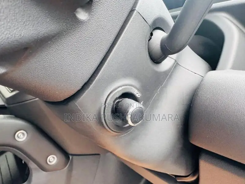 Land Rover Defender 2025