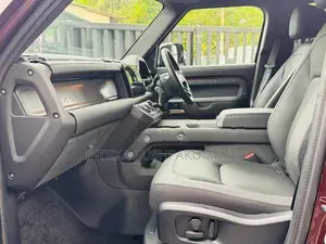 Land Rover Defender 2025