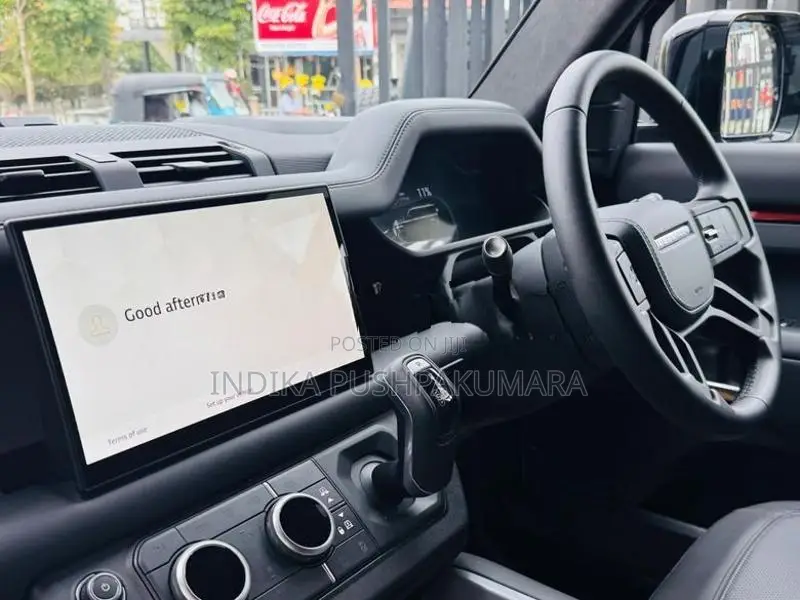 Land Rover Defender 2025