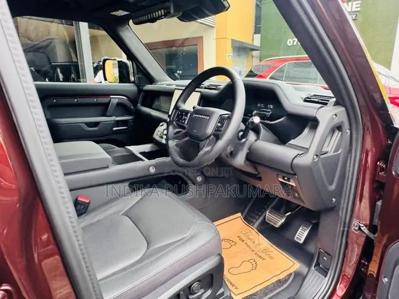 Land Rover Defender 2025