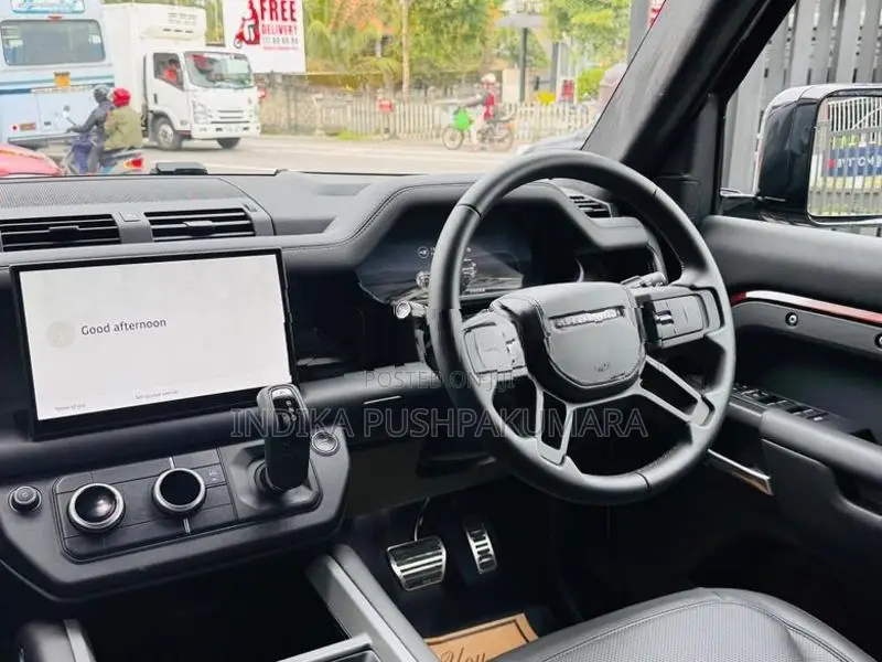 Land Rover Defender 2025