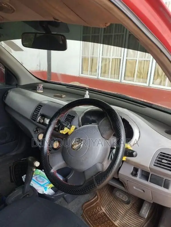 Nissan March 2002