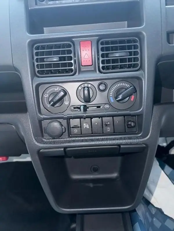 Suzuki Carry 2024
