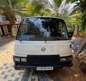 Nissan Caravan 1985