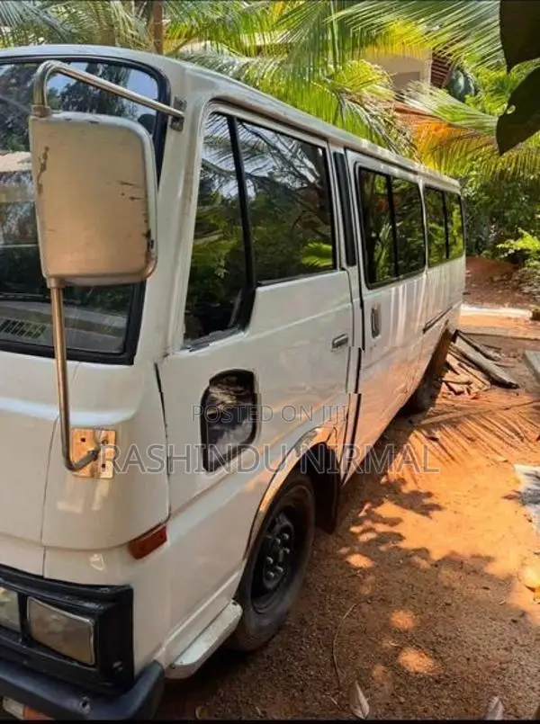 Nissan Caravan 1985