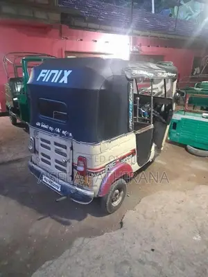 Bajaj RE 2005