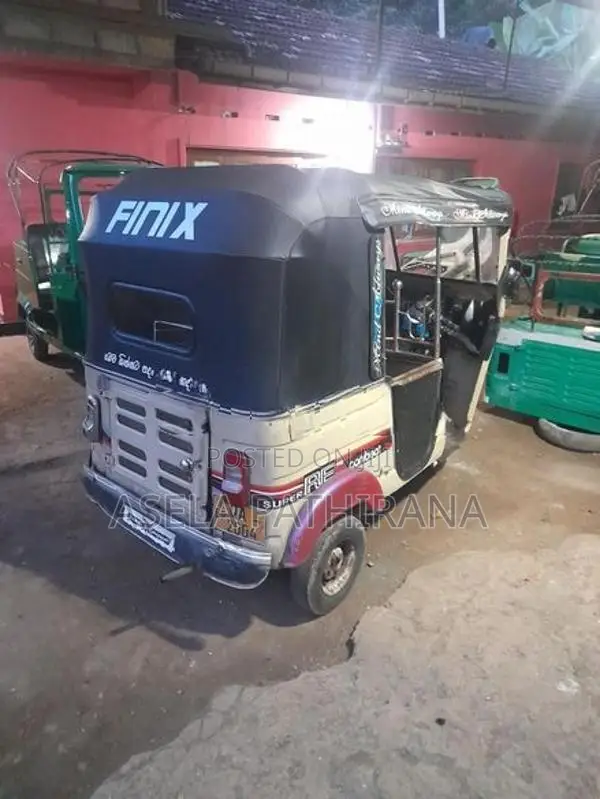 Bajaj RE 2005