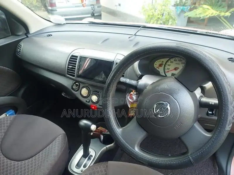 Nissan March 2010