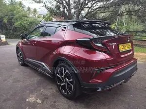 Toyota CHR NGX 10 2018
