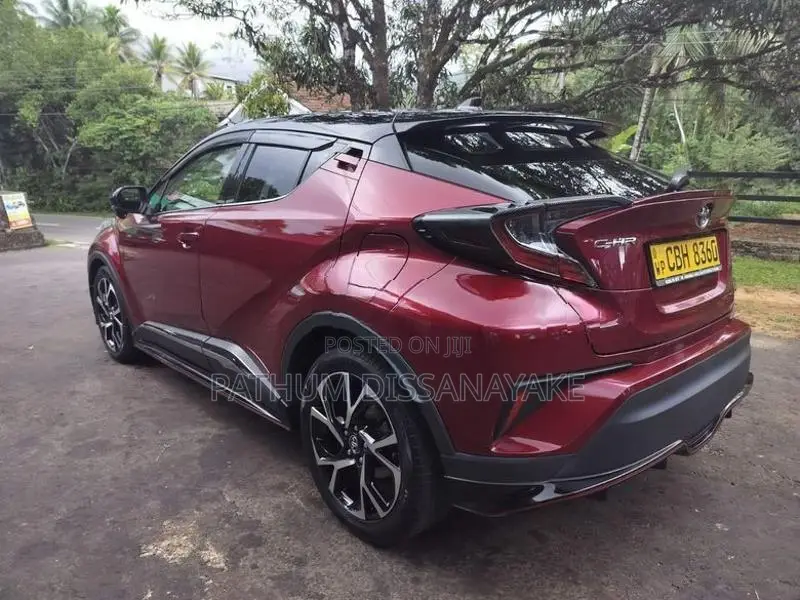 Toyota CHR NGX 10 2018