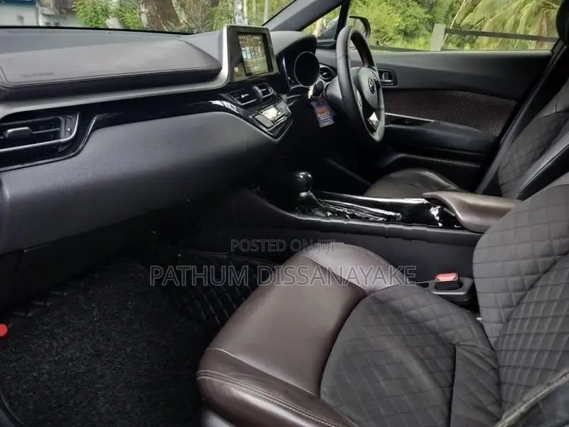 Toyota CHR NGX 10 2018