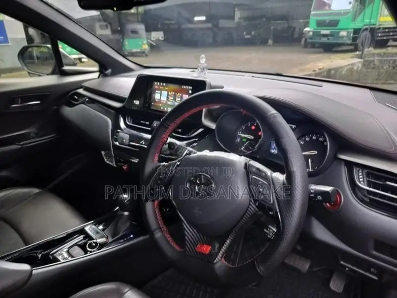 Toyota CHR NGX 10 2018