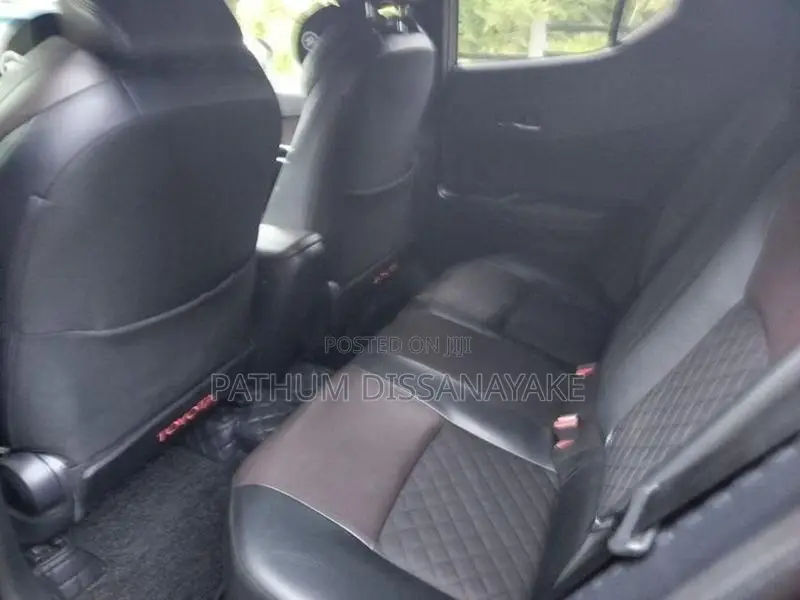 Toyota CHR NGX 10 2018