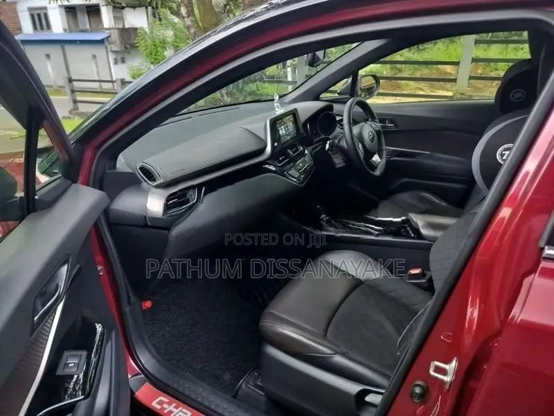 Toyota CHR NGX 10 2018