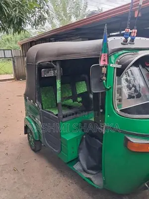 Bajaj RE Green 2004