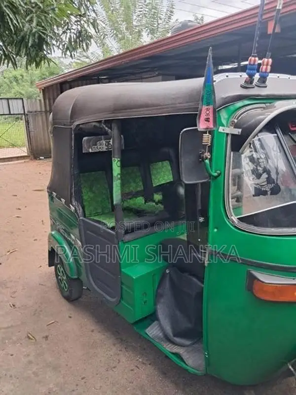 Bajaj RE Green 2004