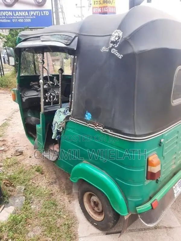 Bajaj RE 2012