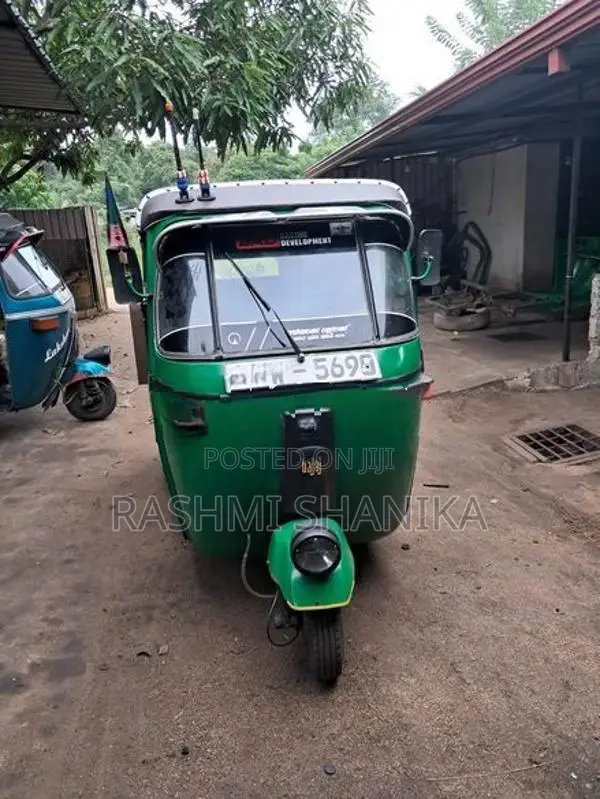 Bajaj RE Green 2004