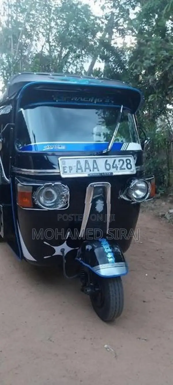 Bajaj RE 205 2012
