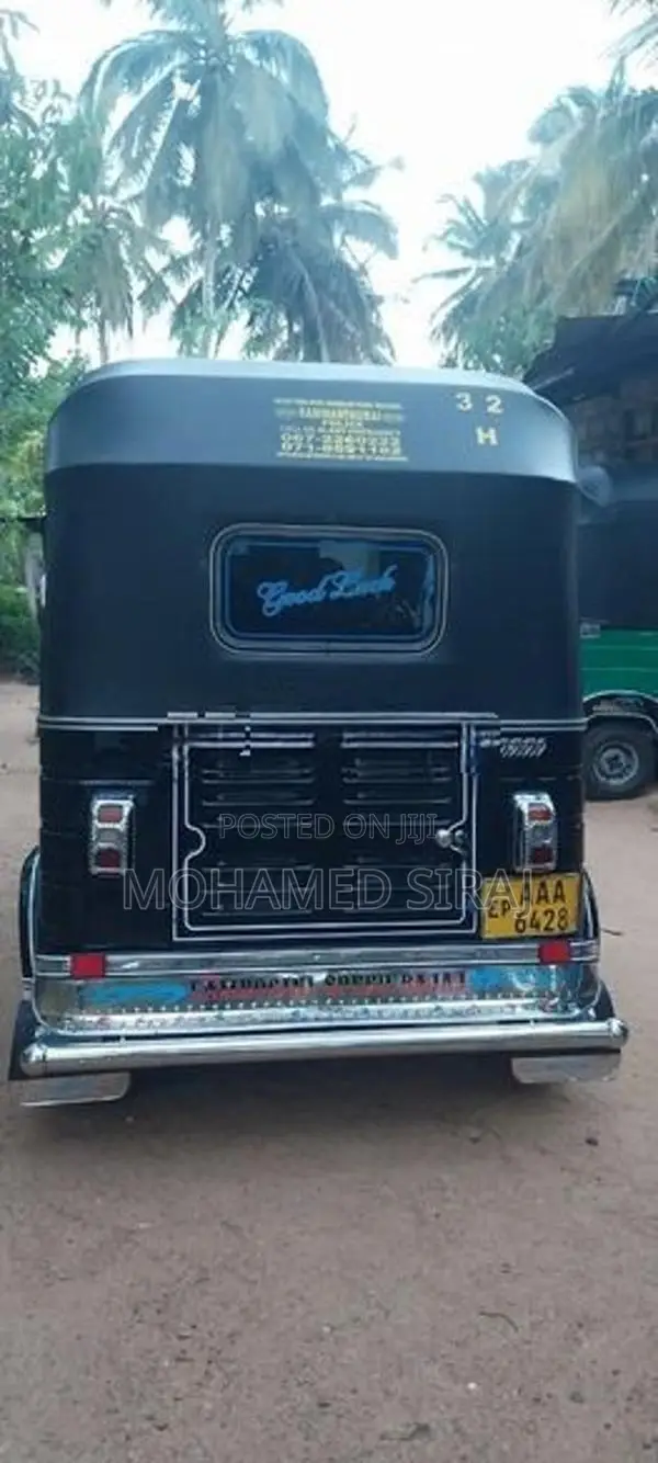 Bajaj RE 205 2012