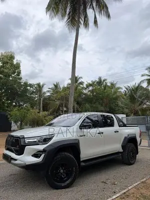 Toyota Hilux GR Sport 2025
