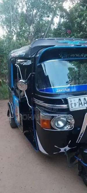 Bajaj RE 205 2012