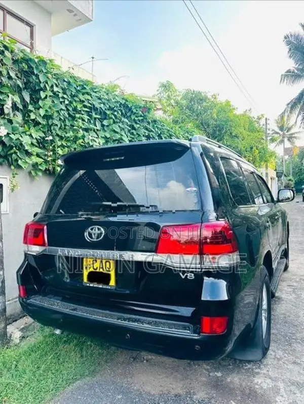 Toyota Land Cruiser Sahara V8 2013