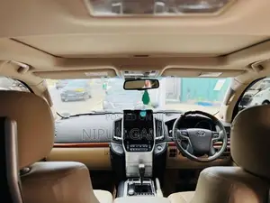 Toyota Land Cruiser Sahara V8 2013