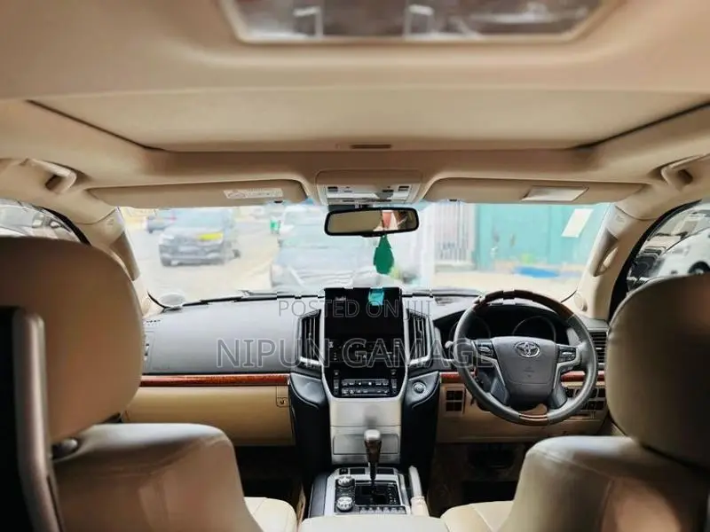 Toyota Land Cruiser Sahara V8 2013