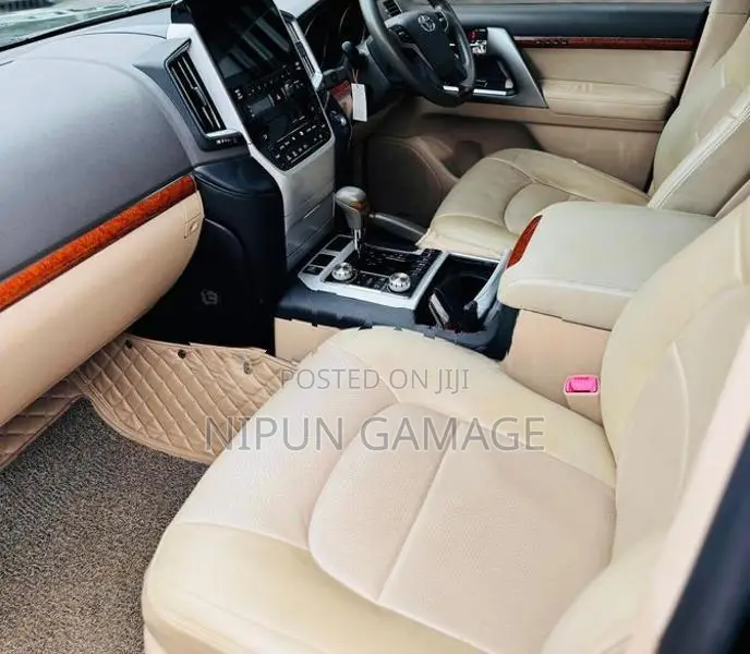 Toyota Land Cruiser Sahara V8 2013